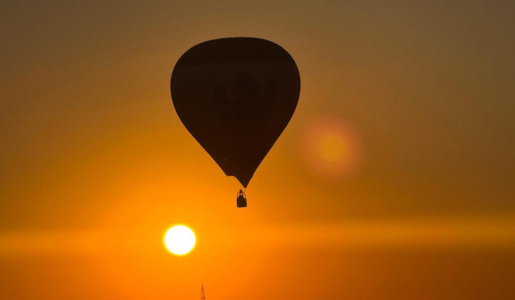 Ballonfahrt im Sonnenuntergang